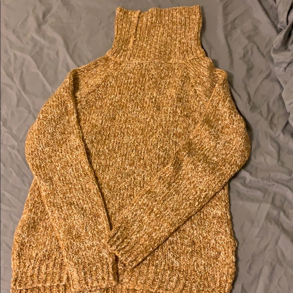 NEVER WORN Small Women’s Yellow Turtleneck Sweater